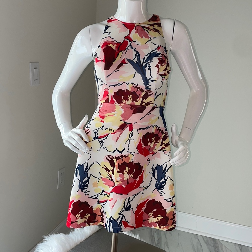 Abercrombie & Fitch Fit Flare Floral Scuba Dress Open Keyhole Back Size XS.